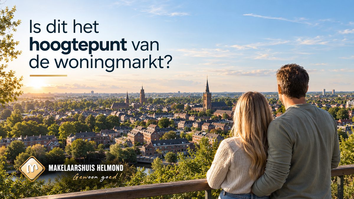 Huisje op stapels munten als beeld van de vraag of de woningmarkt in Helmond op zijn hoogtepunt is